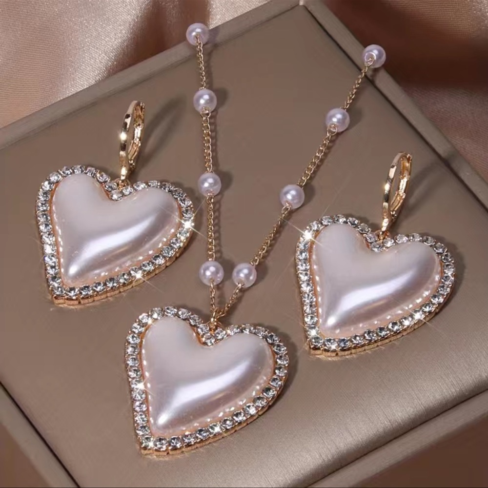 Elegant Heart-Shaped Faux Pearls Jewelry Set
